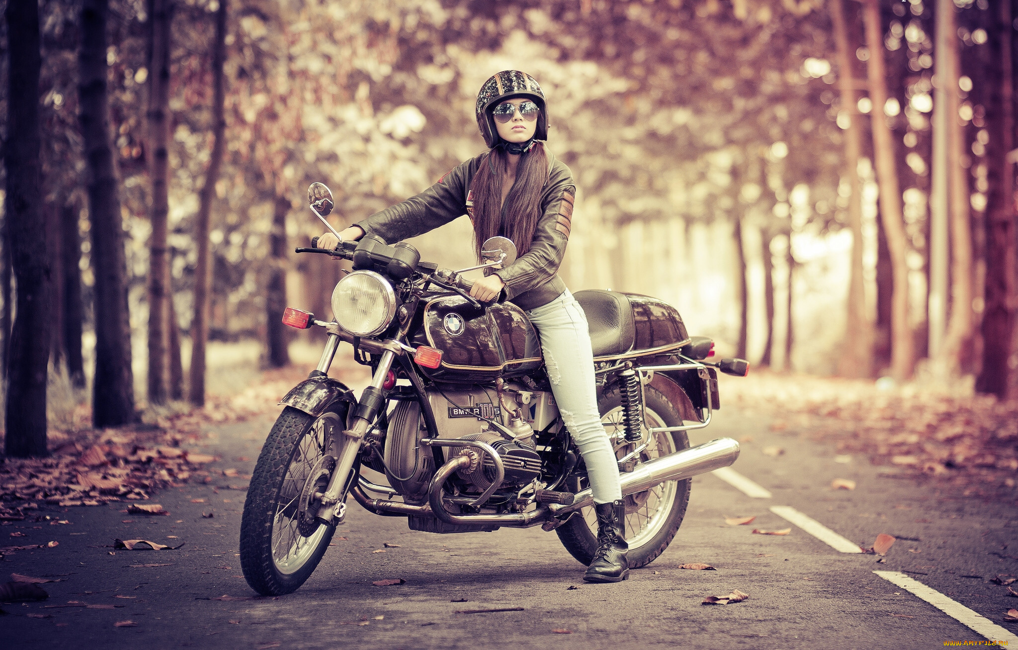 фото девушка на мотоцикле